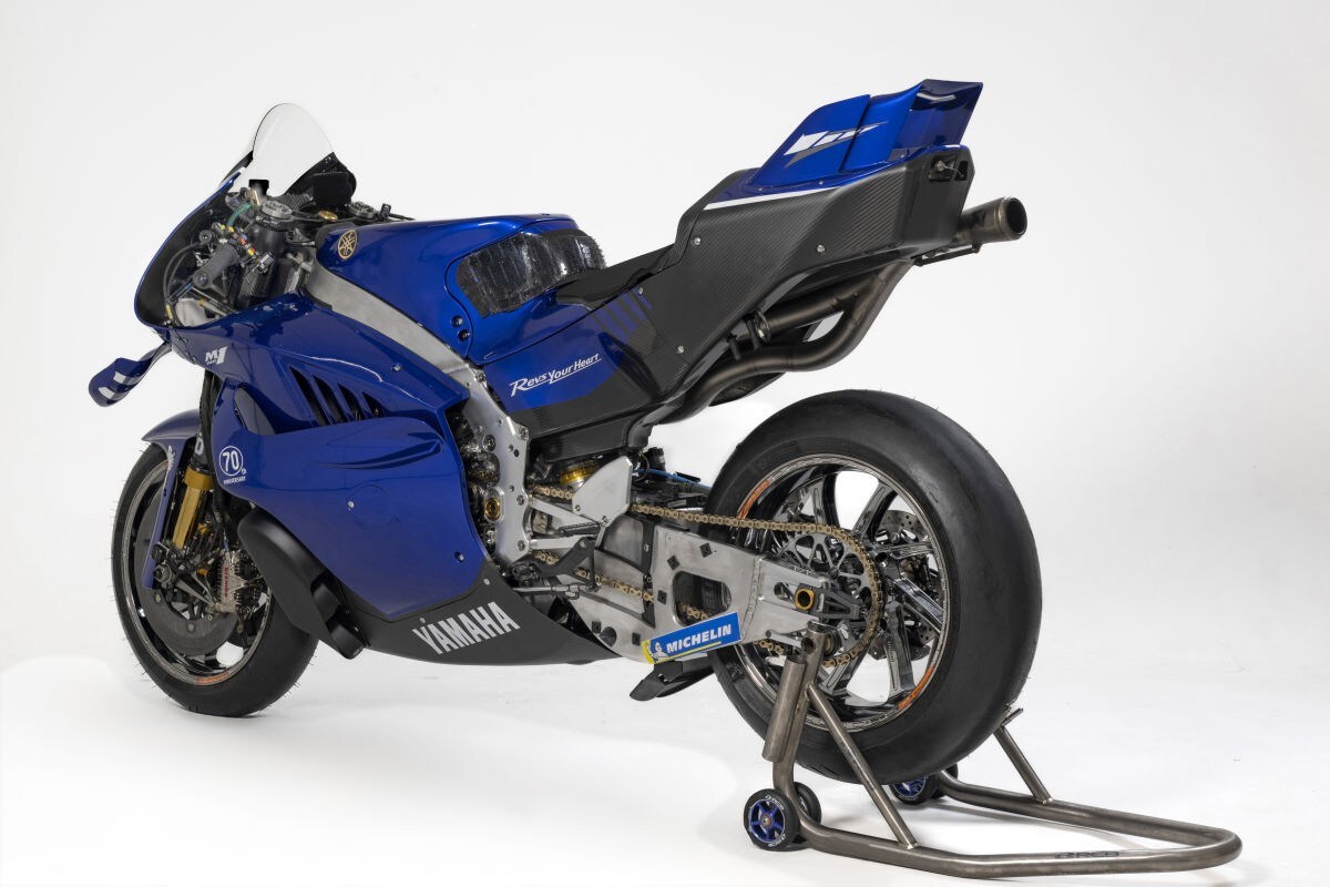 E alla fine anche Yamaha si converte al V4